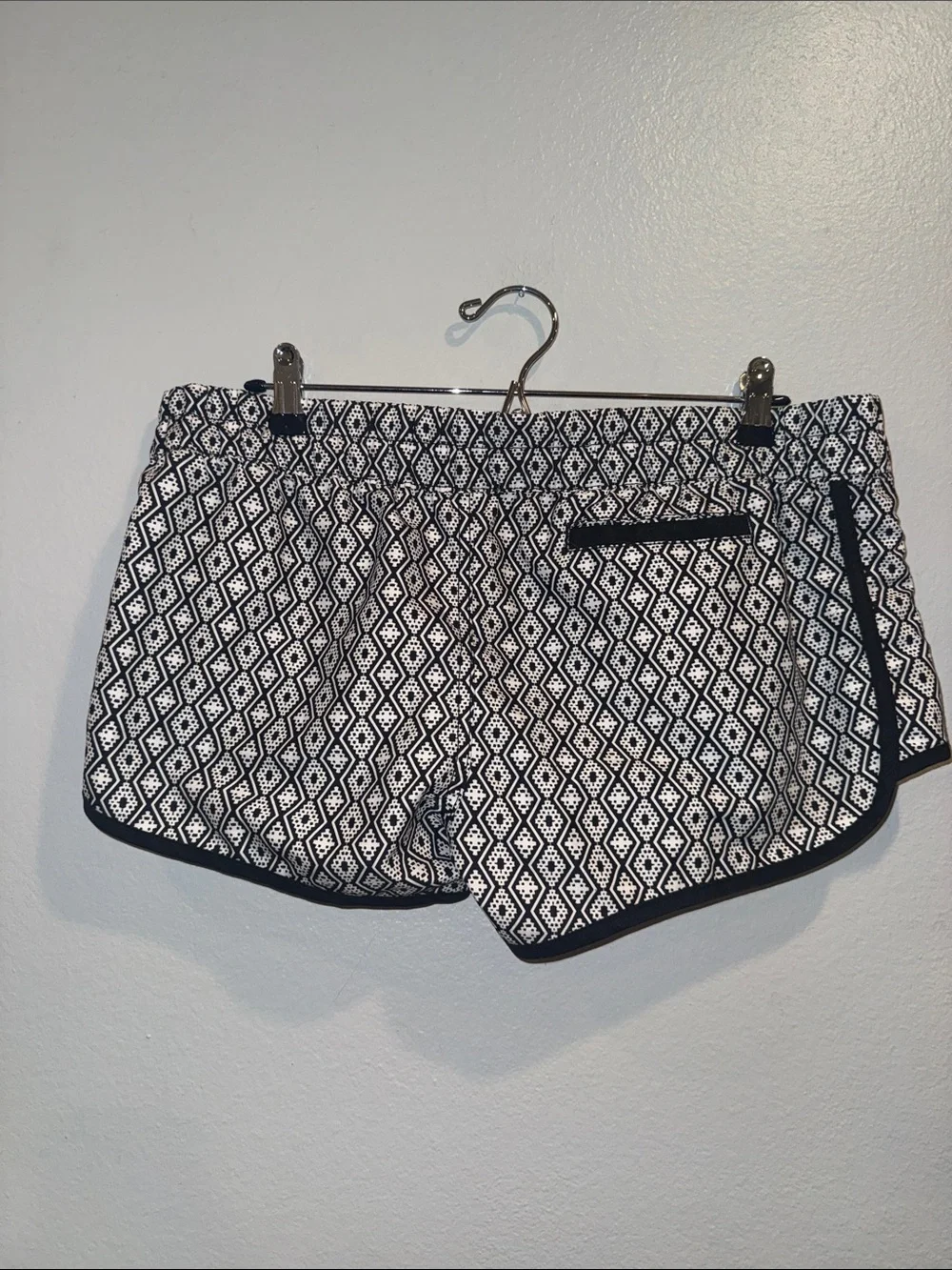 Hurley women shorts size large Black & White